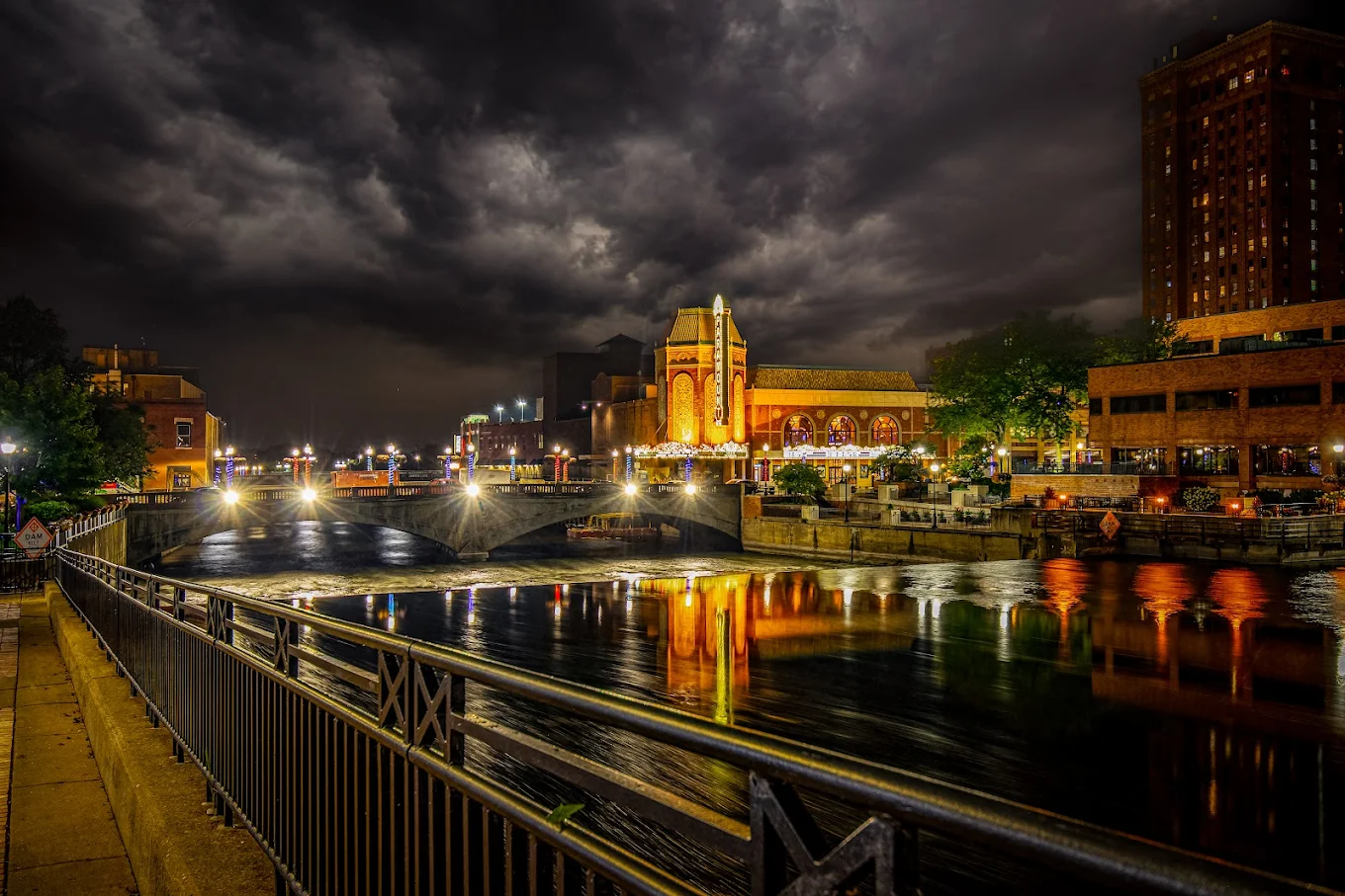 Aurora Haunts Ghost Tour. Illinois