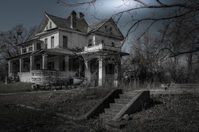 Vampire Ghost Adventures Walking Tour. MA